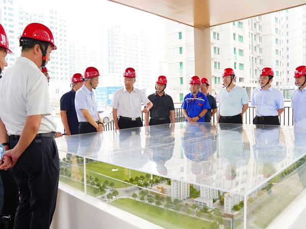 石家庄市委副书记、代理市长王现坤一行到亿百官网西三教项目调研指导